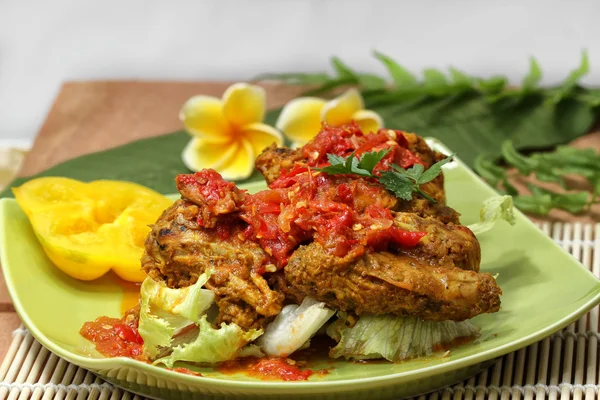 Makanan Indonesia, ayam panggang. — Stok Foto