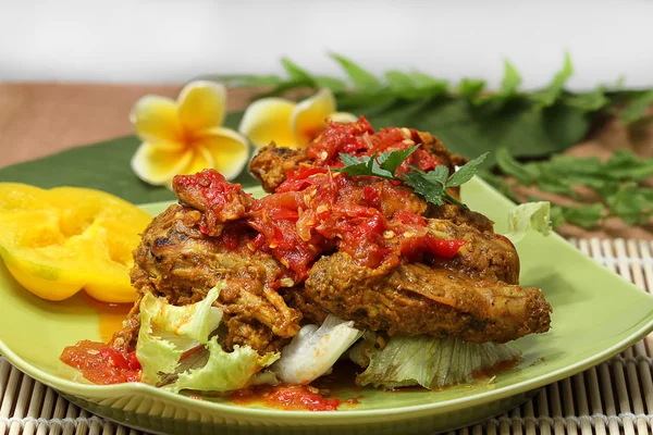 Alimentos indonesios, pollo a la parrilla — Foto de Stock