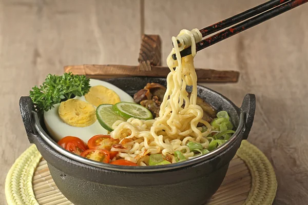 Sopa de macarrão indonésia, soto mie — Fotografia de Stock