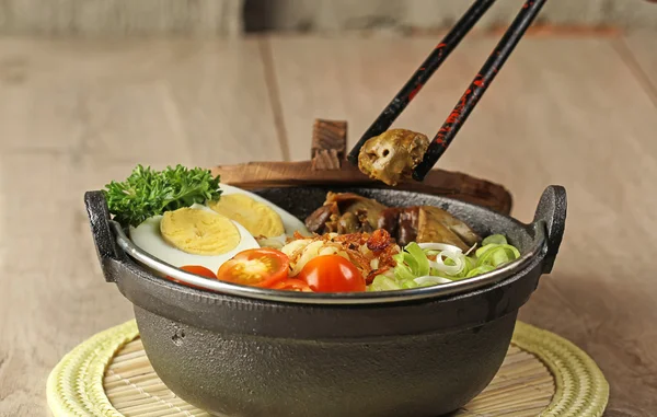 Indonesian noodle soup, soto mie — Stock Photo, Image