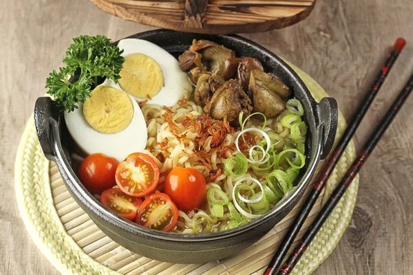 Индонезийский суп с лапшой, Сото ми — стоковое фото