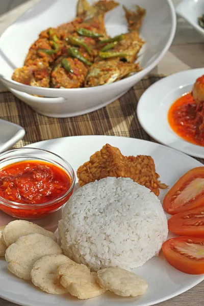 Indonesian lounas menu — kuvapankkivalokuva