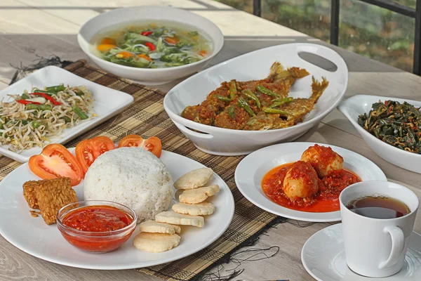 Indonesiska lunchmeny — Stockfoto