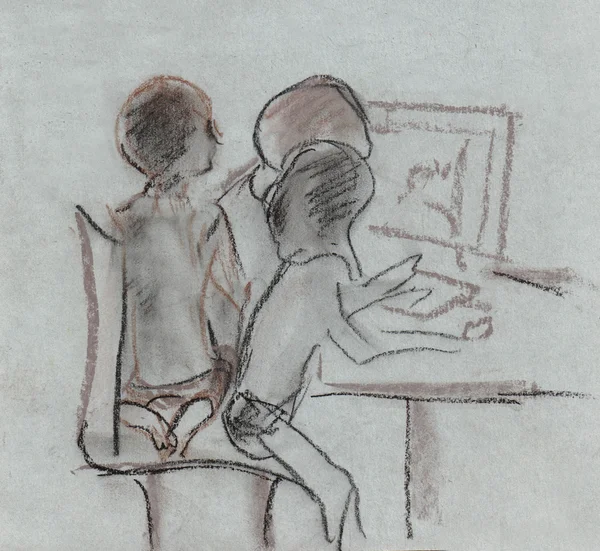 Дети сидят перед компьютером — стоковое фото