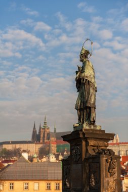 charles bridge at heykeli