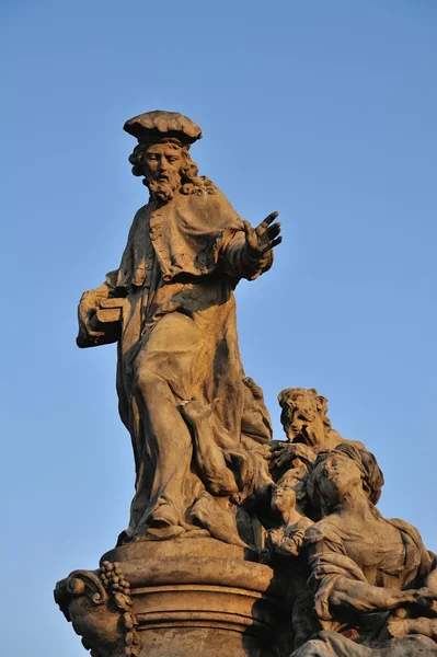 Standbeeld in charles bridge Stockfoto