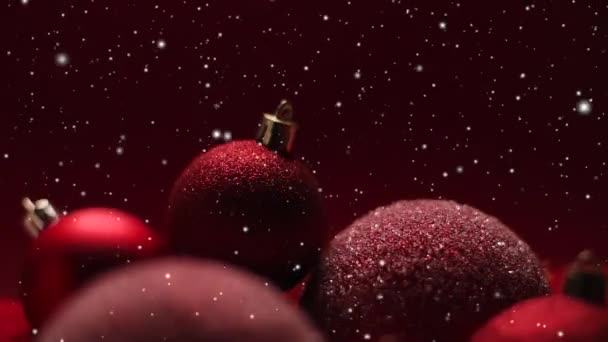 Sněžné vánoční svátky pozadí, sníh a červené ozdoby jako slavnostní zimní dekorace — Stock video