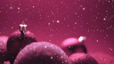 Karlı Noel tatili arka planı, kar ve pembe mücevherler şenlikli kış süsü olarak
