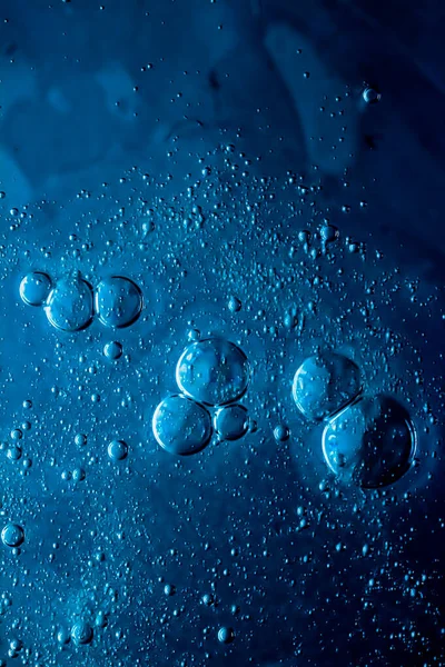 수생 배경으로서의 푸른 물 질감, 자연 과 과학 개념, 스킨케어 화장품 과 위생학 매크로 클로즈업 — 스톡 사진