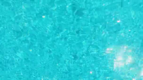 Πισίνα με κρυστάλλινα μπλε νερά ως καλοκαιρινές διακοπές και τροπικός παράδεισος διακοπές στην πισίνα b-roll φόντο — Αρχείο Βίντεο