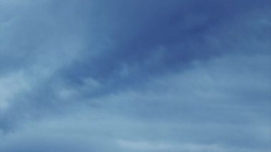 Bulutlu, doğa ve hava durumu konsepti, bulutlar ve gökyüzü zaman kavramları doğa b-roll 'u gibi.