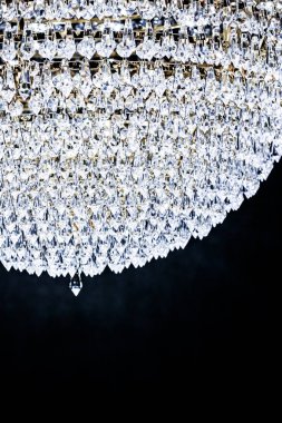 Ev dekorasyonu olarak kristal cam avize, iç tasarım ve lüks mobilya ayrıntıları, tatil davetiyesi geçmişi
