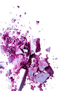 Toz kozmetik ürünleri, mineral organik göz farı, kızartıcı ya da ezilmiş kozmetik ürünler beyaz arka plan, makyaj ve güzellik afişi, düz tabela tasarımı