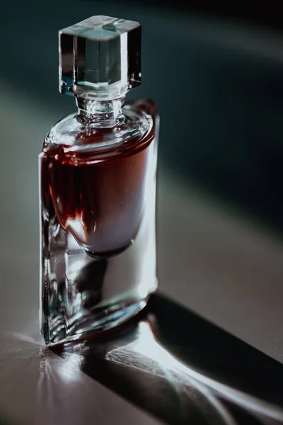 Luxus-Parfümflasche, Schönheit und Kosmetik — Stockfoto
