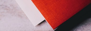 Ofis kağıdı olarak kalem ve kağıtlar