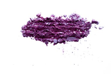 Toz kozmetik ürünleri, mineral organik göz farı, kızartıcı ya da ezilmiş kozmetik ürünler beyaz arka plan, makyaj ve güzellik afişi, düz tabela tasarımı