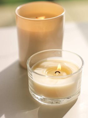 Kokulu mumlar lüks spa arka planında ve banyo dekorunda aromaterapi için organik aroma mumu ve rahat atmosfer, güzellik ve sağIık