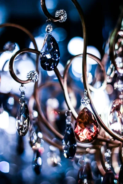 Lustre de vidro de cristal como decoração de casa, design de interiores e detalhes de mobiliário de luxo, fundo de cartão de convite de férias — Fotografia de Stock