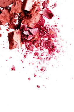 Toz kozmetik ürünleri, mineral organik göz farı, kızartıcı ya da ezilmiş kozmetik ürünler beyaz arka plan, makyaj ve güzellik afişi, düz tabela tasarımı