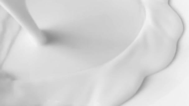 Süt Kreması Sıçraması Dökülen Beyaz Süt Sıvısı Doku Arka Plan — Stok video
