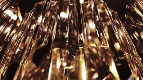 Gouden Kristallen Kroonluchter Als Interieur Achtergrond Home Decor Concept — Stockvideo