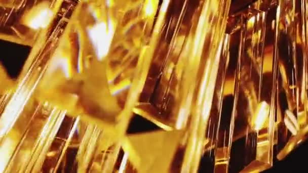 Gouden Kristallen Kroonluchter Als Interieur Achtergrond Home Decor Concept — Stockvideo