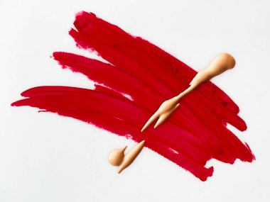 Kırmızı kozmetik doku arka plan, makyaj ve cilt kremi ürünü, lüks güzellik markası, bayram düz döşeme tasarımı veya soyut duvar sanatı ve boya vuruşları