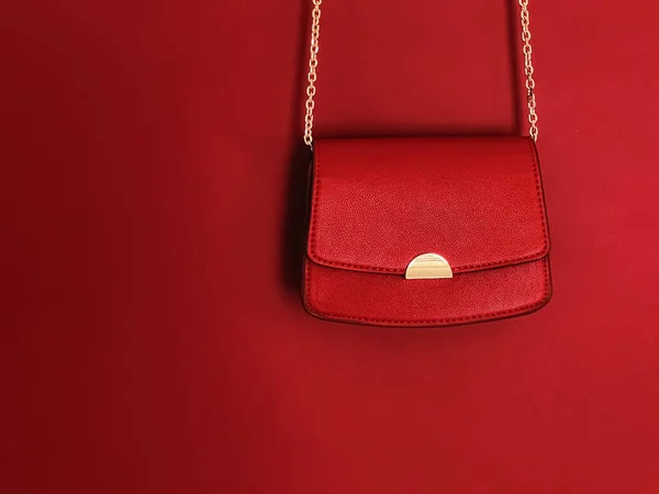 Красный Модный Кожаный Кошелек Золотыми Деталями Качестве Дизайнерской Сумки Стильного — стоковое фото