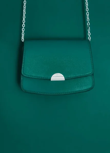 Emerald Green Leather Purse Silver Details Designer Bag Stylish Accessory — стоковое фото