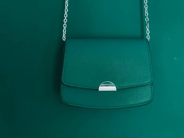 Emerald Green Leather Purse Silver Details Designer Bag Stylish Accessory — ストック写真