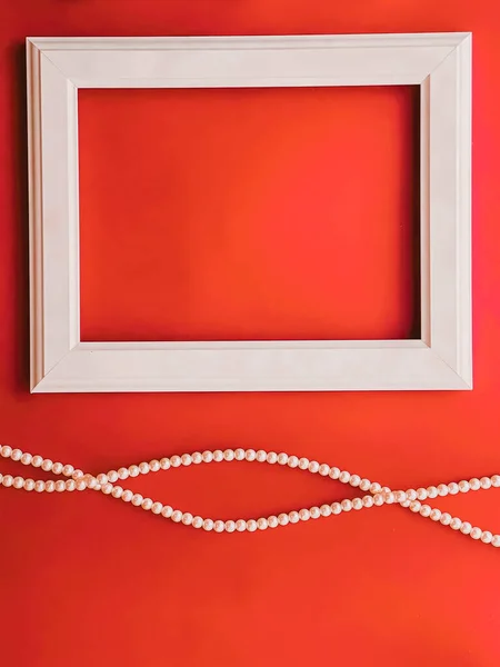White Horizontal Art Frame Pearl Jewellery Orange Background Flatlay Design — Stock Photo, Image