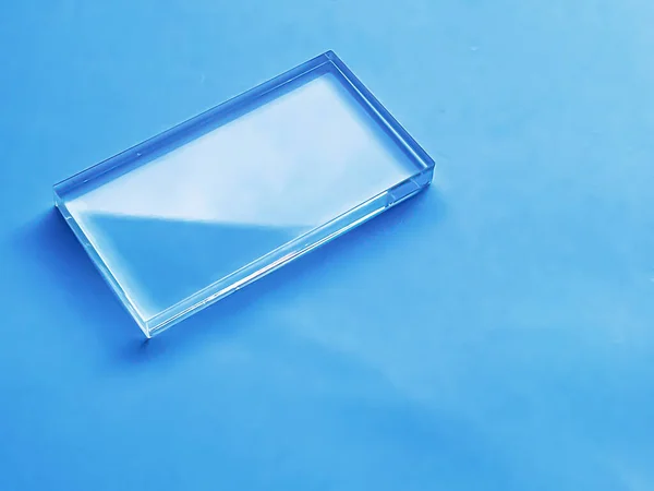 Urządzenie Szklane Niebieskim Tle Przyszłej Technologii Abstrakcyjnej Konstrukcji Makiet Ekranu — Zdjęcie stockowe