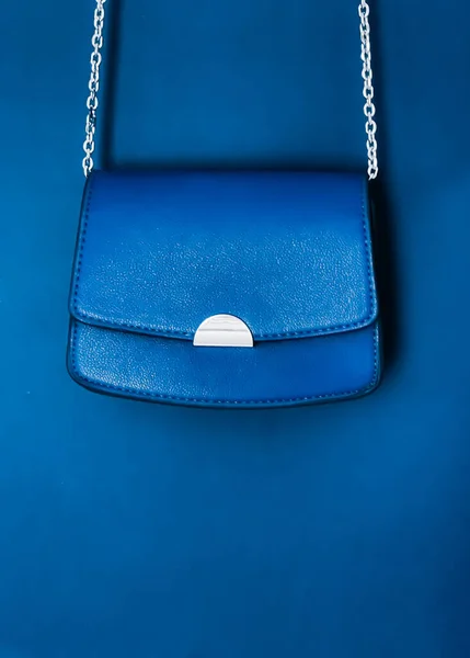 Blue Fashionable Leather Purse Silver Details Designer Bag Stylish Accessory — стоковое фото