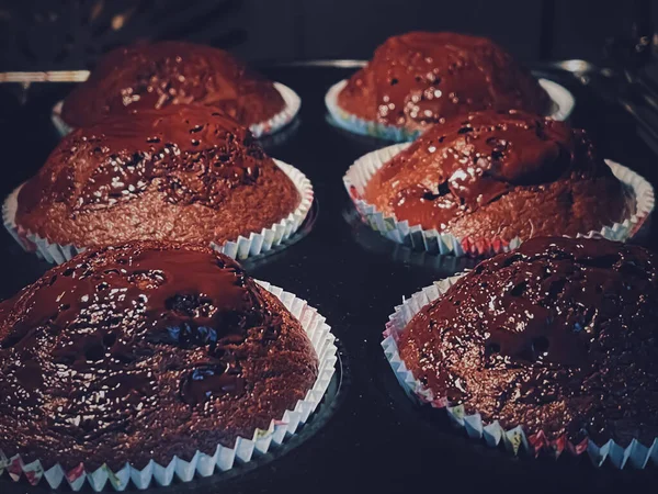 Csokis Muffinok Sütés Sütőben Házi Sütemények Recept Élelmiszer Főzés Koncepció — Stock Fotó