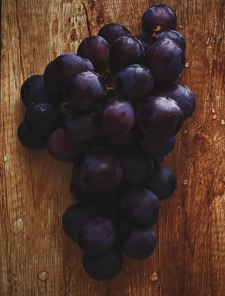Uvas Maduras Suculentas Escuras Mesa Madeira Comida Vinho Conceito Frutas — Fotografia de Stock