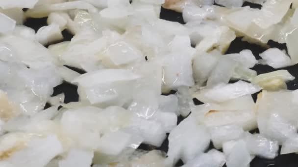 Карамелізація Нарізана Подрібнена Цибуля Смаження Органічною Олією Гарячій Сковороді Приготування — стокове відео