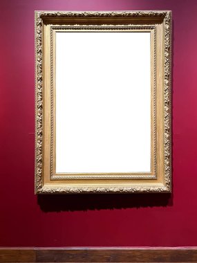 Müzayede evi ya da müze sergisinin duvarında asılı antik altın sanat galerisi çerçevesi, boş beyaz kopyalama alanı, tasarım, sanat konsepti.
