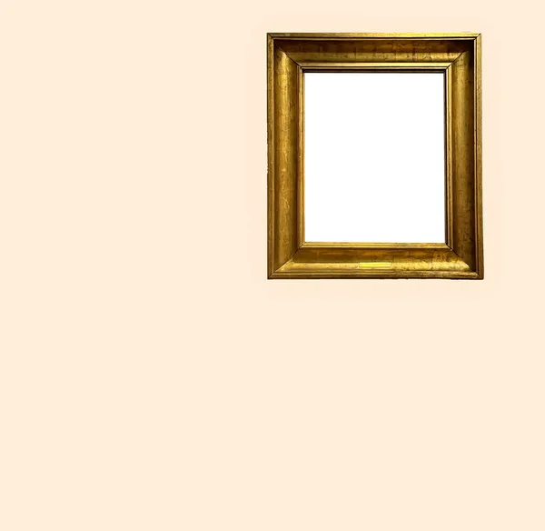在拍卖行或博物馆展览上 米色墙壁上的古董画廊框架 空白模板 空白空白的空白复制空间 用于模拟设计 艺术品概念 — 图库照片