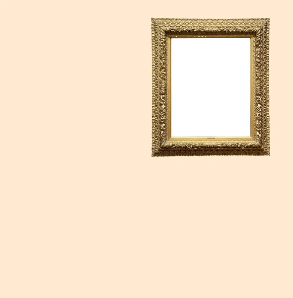 オークションハウスや美術館の展覧会でベージュの壁にアンティークアートフェアギャラリーフレーム モックアップデザインのための空の白いコピースペースと空白のテンプレート アートワークコンセプト — ストック写真