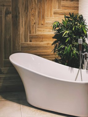 Modern banyo iç mimarisi, organik ve sürdürülebilir malzemelerden yapılmış çevre dostu mobilyalar, ev dekorasyonu ve lüks tasarım konsepti.