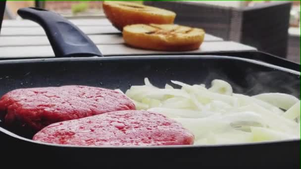 Cooking Minced Beef Burger Cast Iron Grill Skillet Outdoors Red — ストック動画