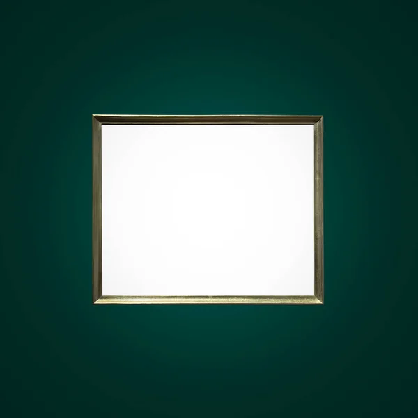 在拍卖行或博物馆展览中 皇家绿墙上的古董艺术展览馆框架 空白模板 空白空白空白复制空间 用于模拟设计 艺术品概念 — 图库照片