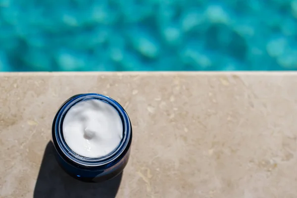 Moisturising Beauty Cream Skincare Spa Cosmetics Swimming Pool Summer Cosmetic — Stockfoto