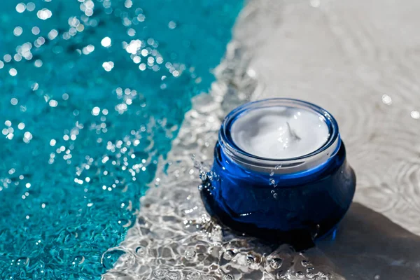 Moisturising Beauty Cream Skincare Spa Cosmetics Swimming Pool Summer Cosmetic — 스톡 사진