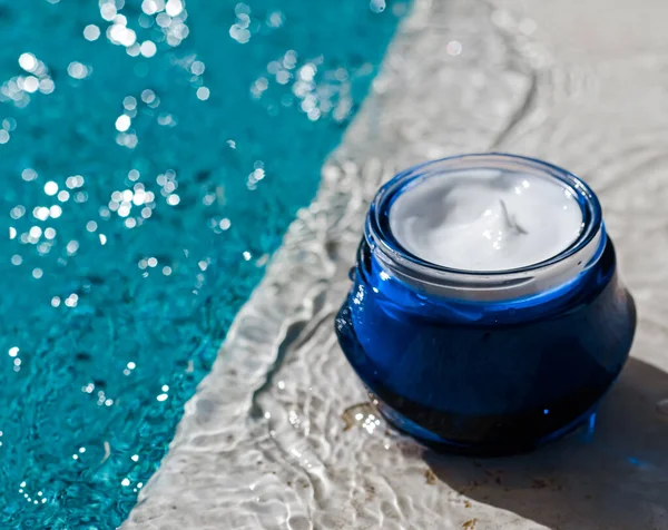 Moisturising Beauty Cream Skincare Spa Cosmetics Swimming Pool Summer Cosmetic — Stockfoto