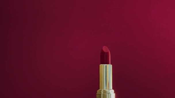 Lápiz Labial Rojo Tubo Dorado Como Producto Cosmético Lujo Maquillaje — Vídeos de Stock