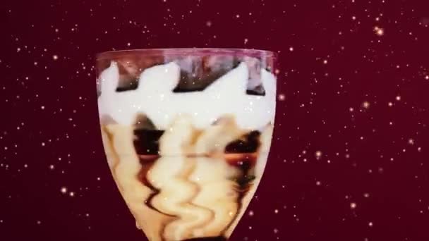 Gelato Dolce Con Crema Alla Vaniglia Cioccolato Particelle Glitter Dorato — Video Stock