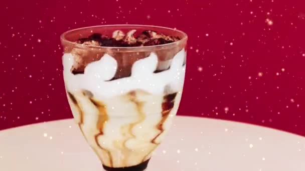 Postre Helado Con Crema Vainilla Efecto Nieve Chocolate Para Navidad — Vídeo de stock