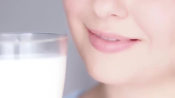 Здоровая Диета Зубы Молочный Напиток Идеальная Натуральная Белая Зубастая Женская — стоковое видео