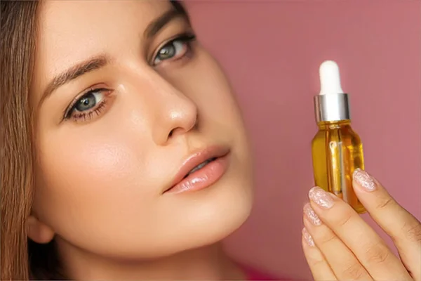 Beauty Makeup Skincare Cosmetics Model Face Portrait Woman Holding Skin — Stock Photo, Image